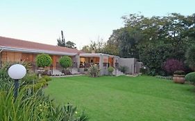 Oaklands Inn And Conference Centre